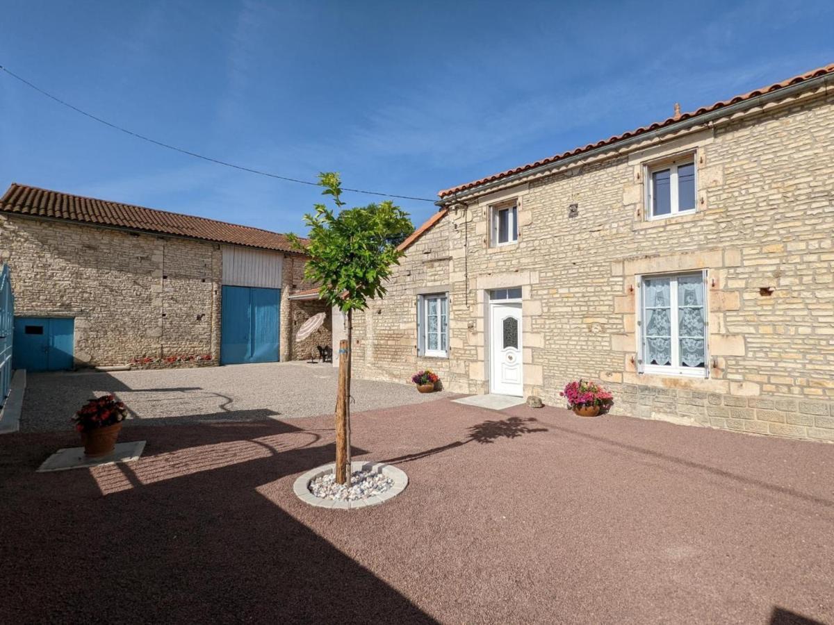 Maison Lumineuse Avec Cour Privative, Proche Sites Culturels, Tout Confort, Equipe Bebe, Wifi Inclus - Fr-1-653-98 Puyreaux ภายนอก รูปภาพ