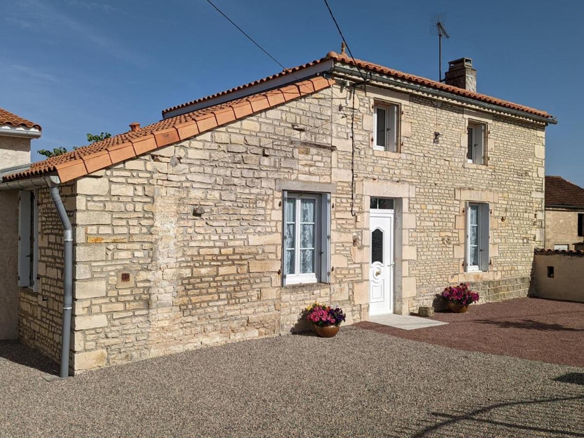 Maison Lumineuse Avec Cour Privative, Proche Sites Culturels, Tout Confort, Equipe Bebe, Wifi Inclus - Fr-1-653-98 Puyreaux ภายนอก รูปภาพ
